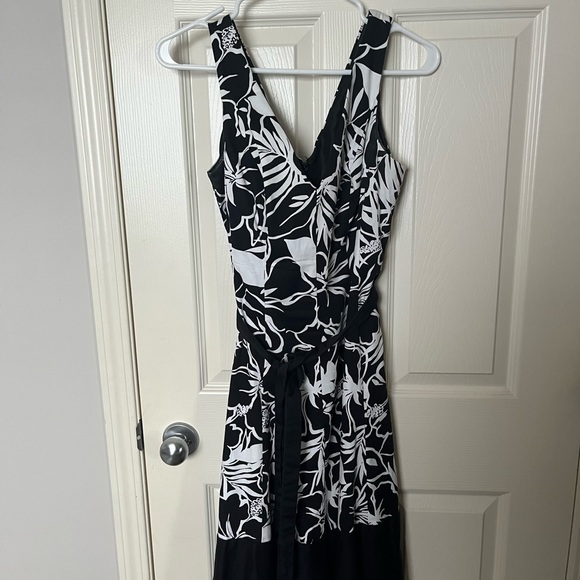 Summer dress - Picture 3 of 5